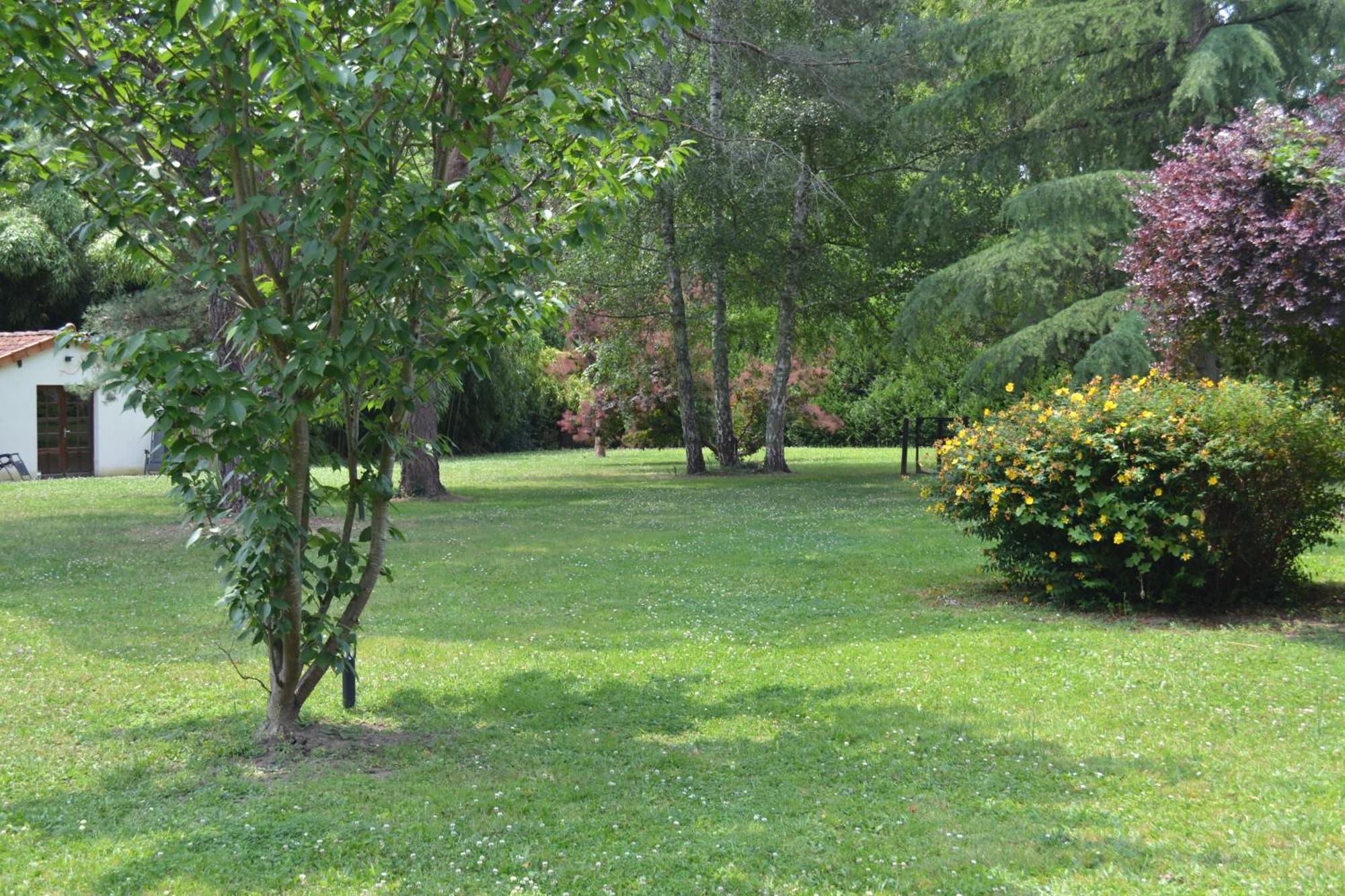 Les Bruyeres B&B Montbron Luaran gambar