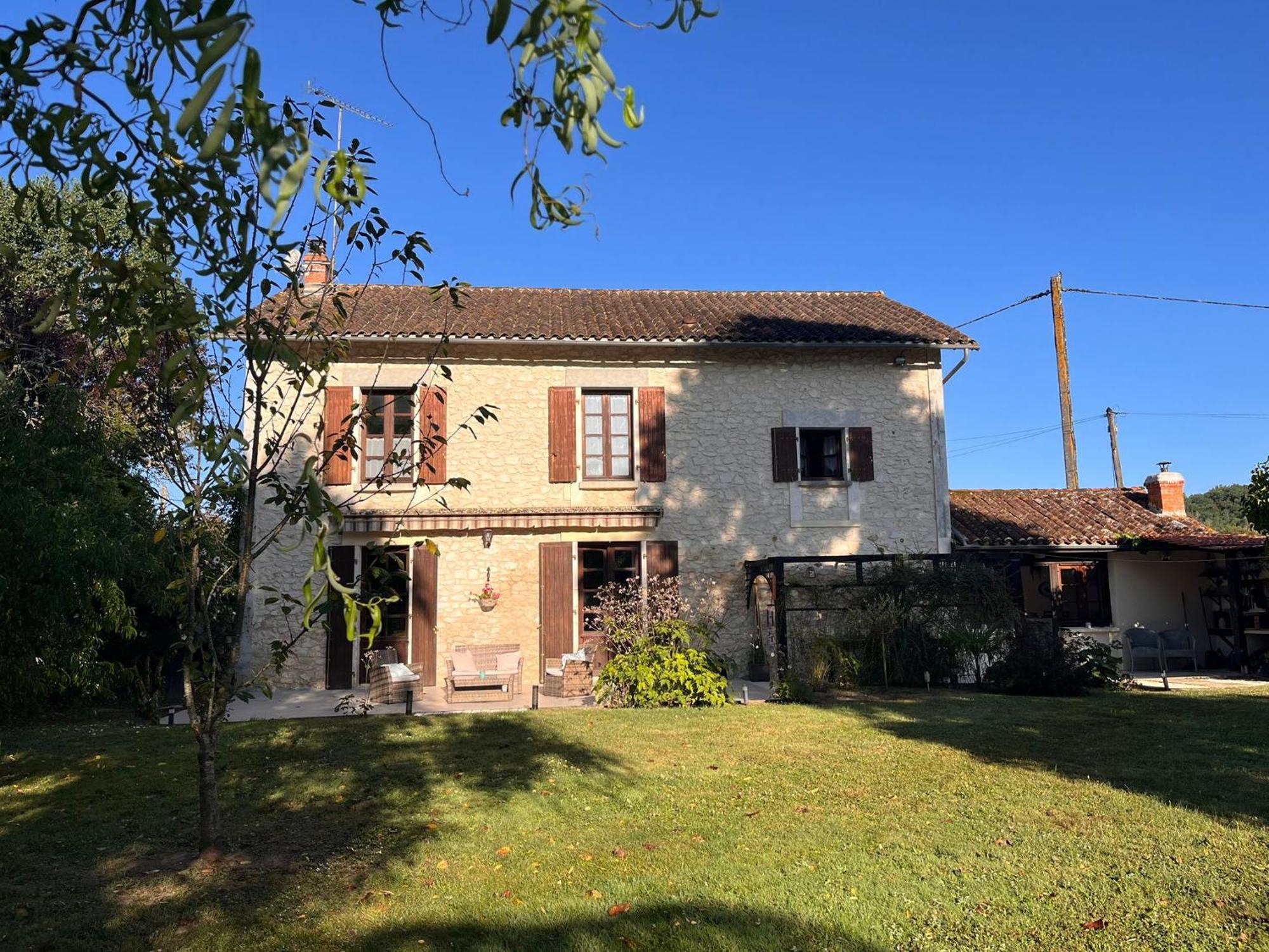 Les Bruyeres B&B Montbron Luaran gambar